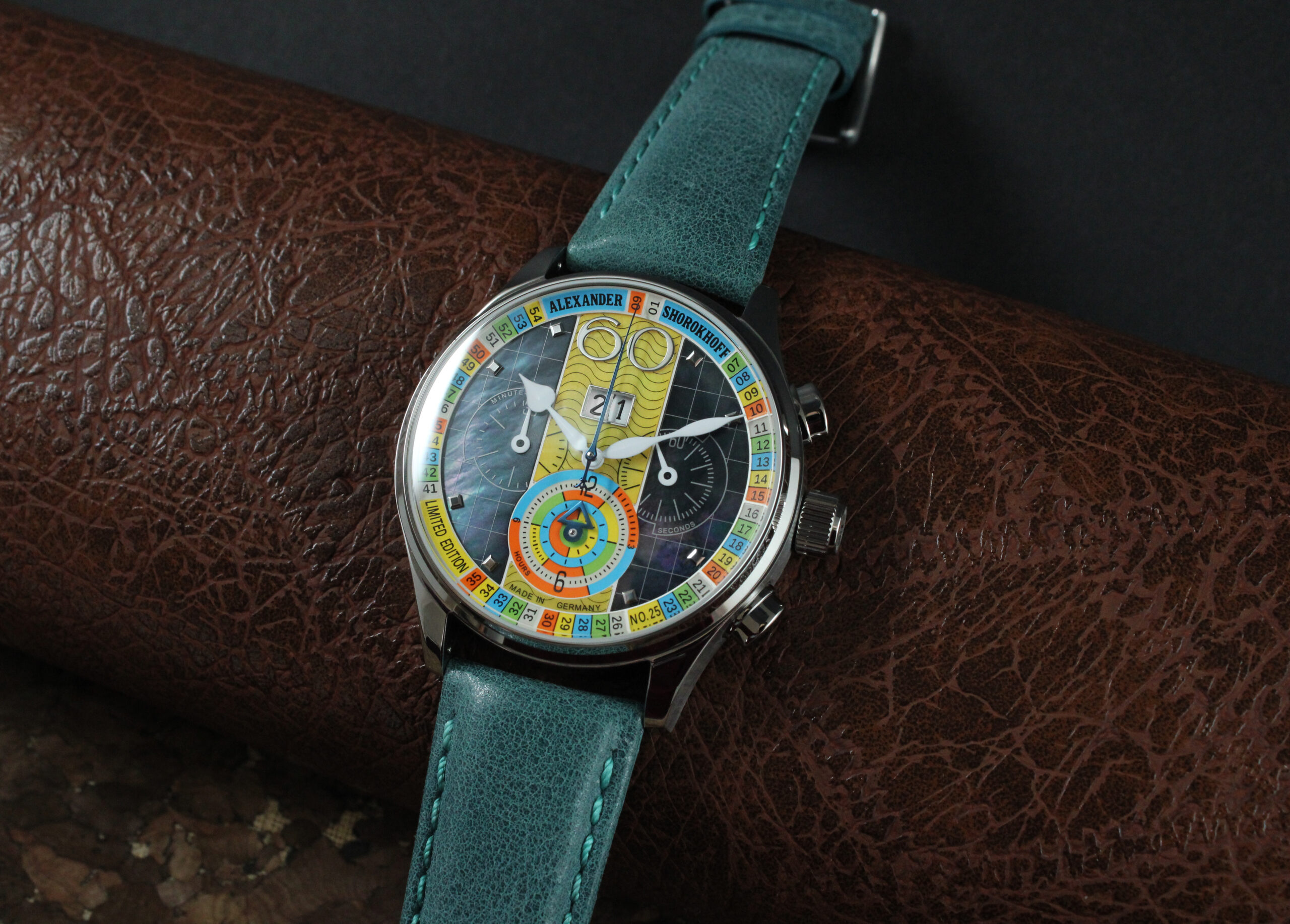 alexander-shorokhoff-big-date-mop-chronograph-big-date image 3