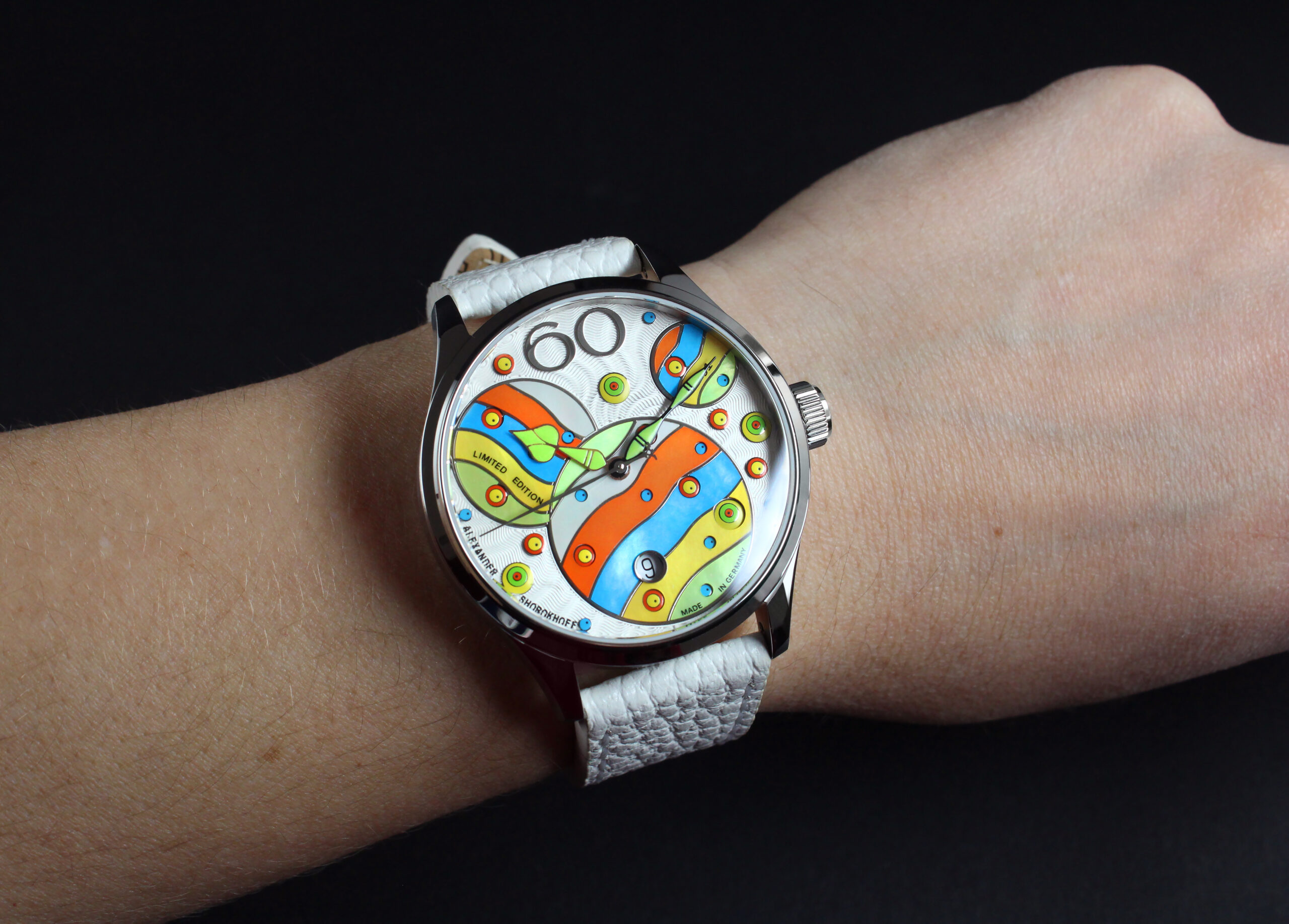 alexander-shorokhoff-crazy-balls-2-bunte-avantgarde-uhr image 2
