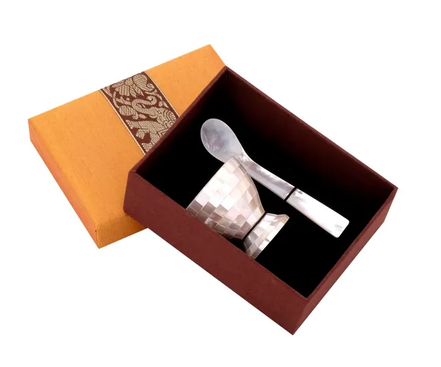 brillibrum-eierbecher-set-aus-perlmutt-mit-eierl-ffel-handgemacht image 1