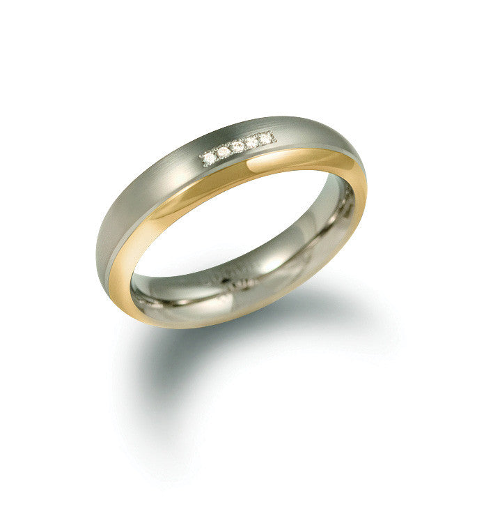 boccia-0130-10-titan-ring-5mm-matt-mit-goldlinie-und-5-diamanten image 2