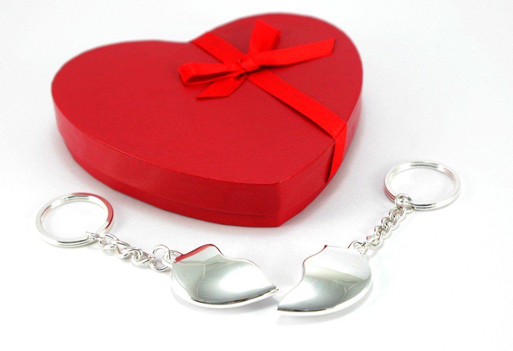 brillibrum-geteiltes-herz-schl-sselanh-nger-broken-heart-mit-gravur-im-herz-etui image 3