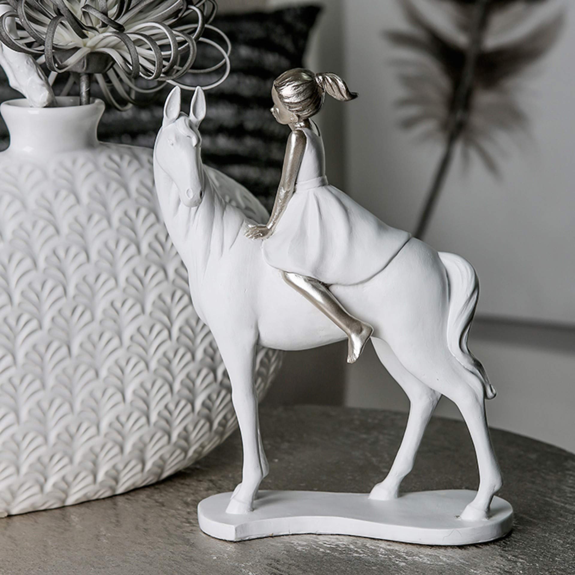 brillibrum-skulptur-m-dchen-mit-pferd-polyresin-wei-silber-25-cm image 3